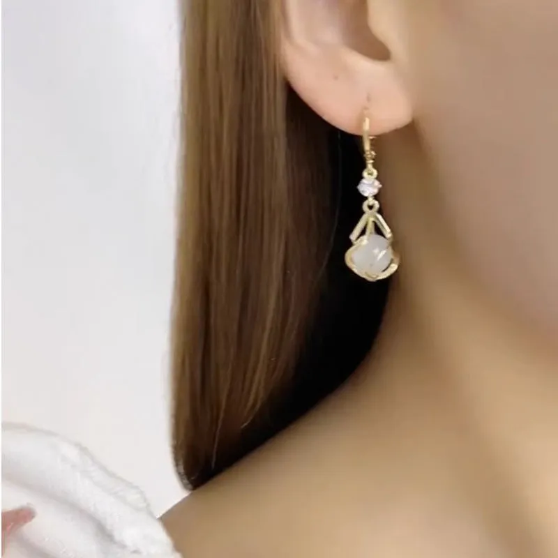 Alloy drop earrings with simple Cat's Eye colour, geometric drop-shaped pendant design for women