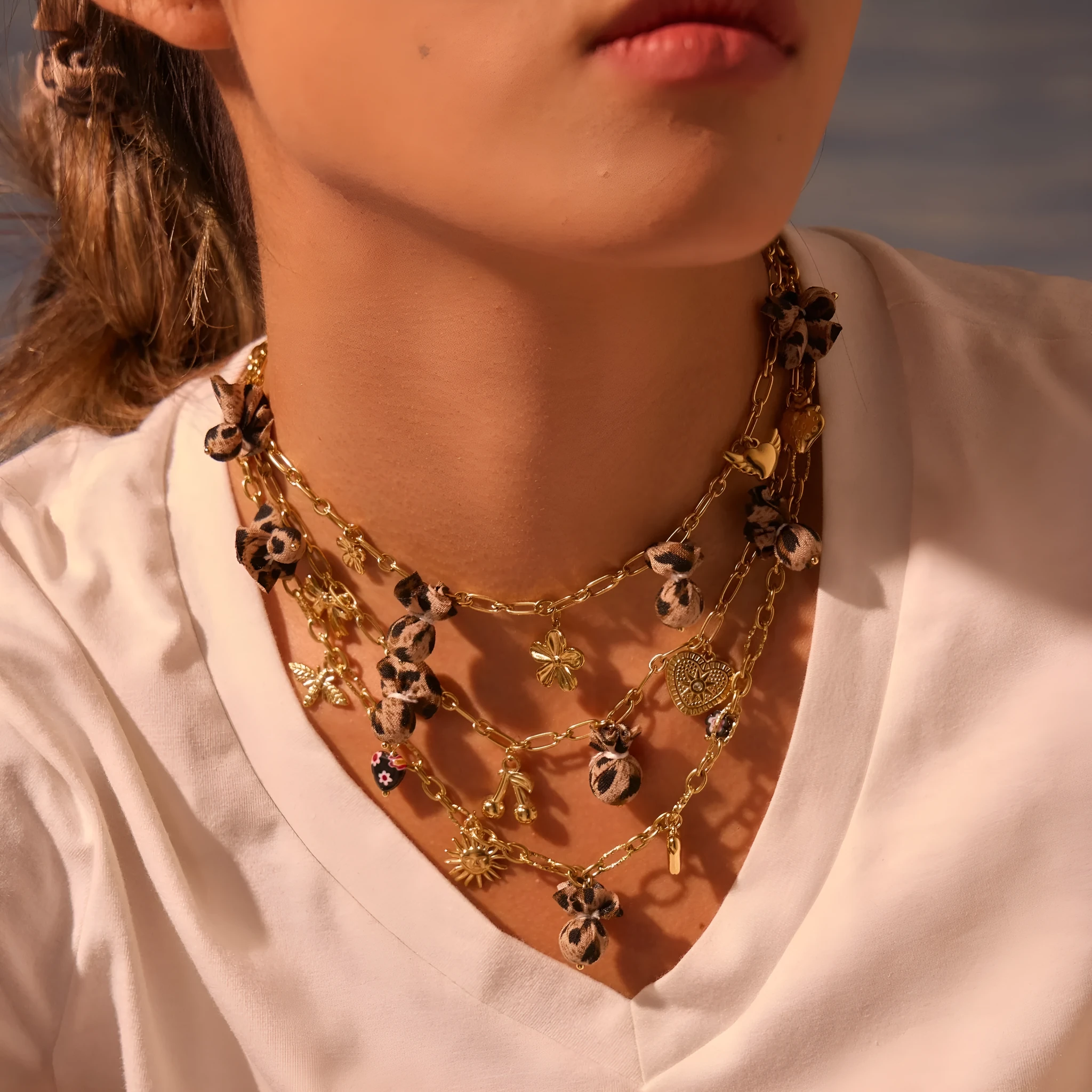 Stainless steel necklace with geometric leopard, hearts and flowers pendant on adjustable 41-50cm chain