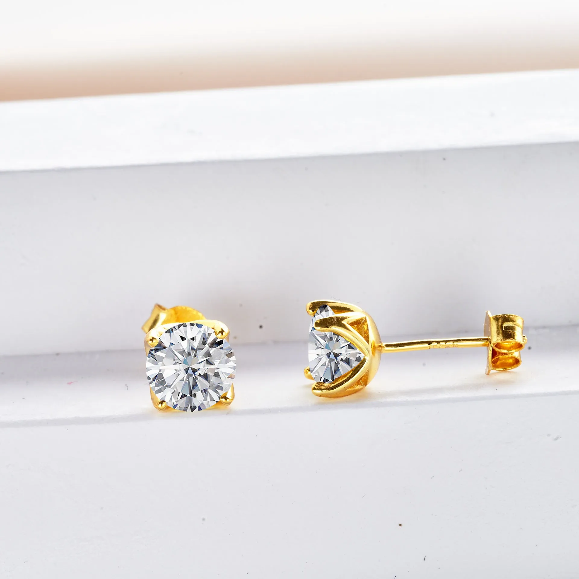 Micro inlaid moissanite stud earrings in S925 sterling silver with round natural stones, unisex design, 1CT per pair