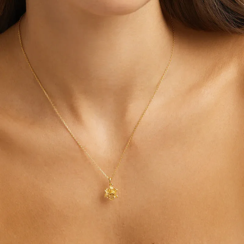 Women's creative all-match flower pendant necklace made of 304 stainless steel with 18K gold electroplating, 45cm chain length