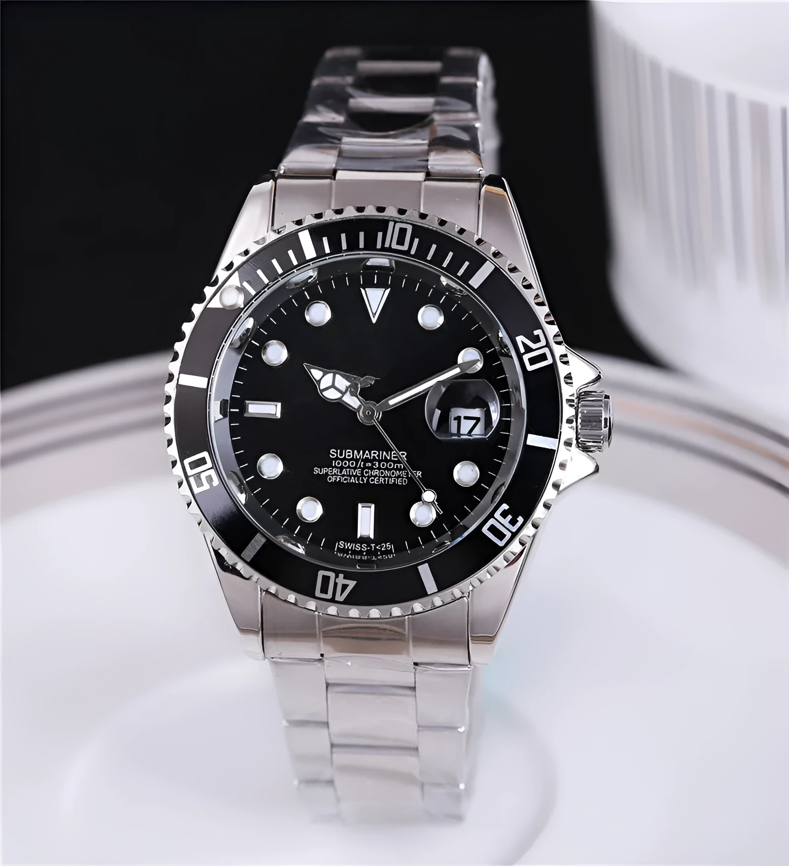 Men's quartz watch with 40.5mm round dial, metal case, alloy strap with stainless steel buckle, and calendar display