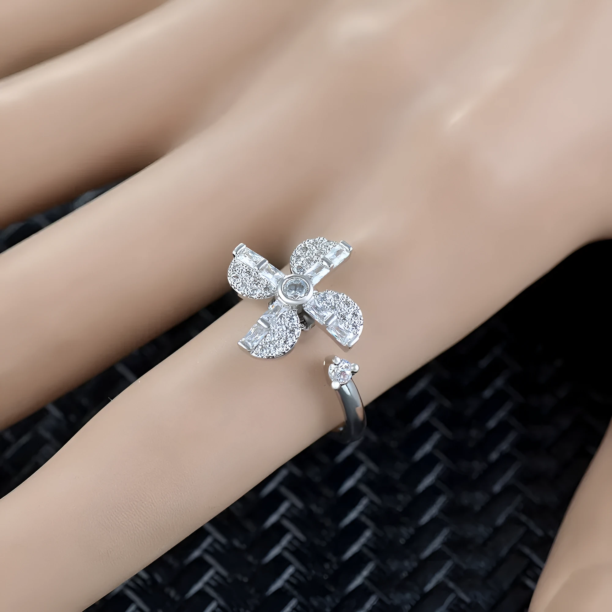 Gold adjustable spinner ring for women with flower bee design, copper alloy, zircon inlay, rotating band