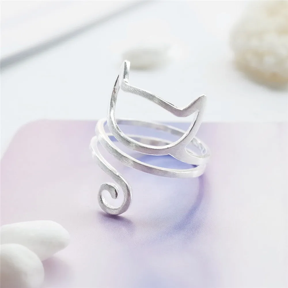 S925 silver adjustable cat ring with brushed winding design on a neutral background
