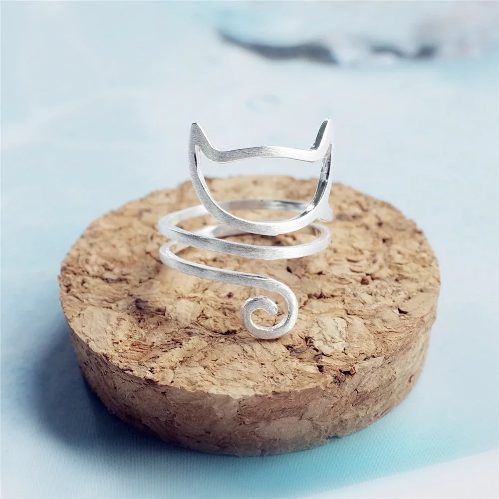 S925 silver adjustable cat ring with brushed winding design on a neutral background