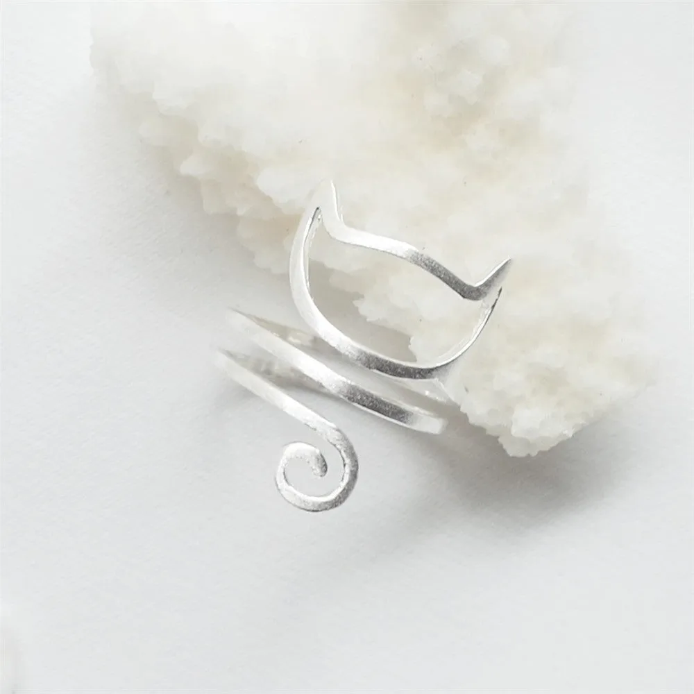 S925 silver adjustable cat ring with brushed winding design on a neutral background