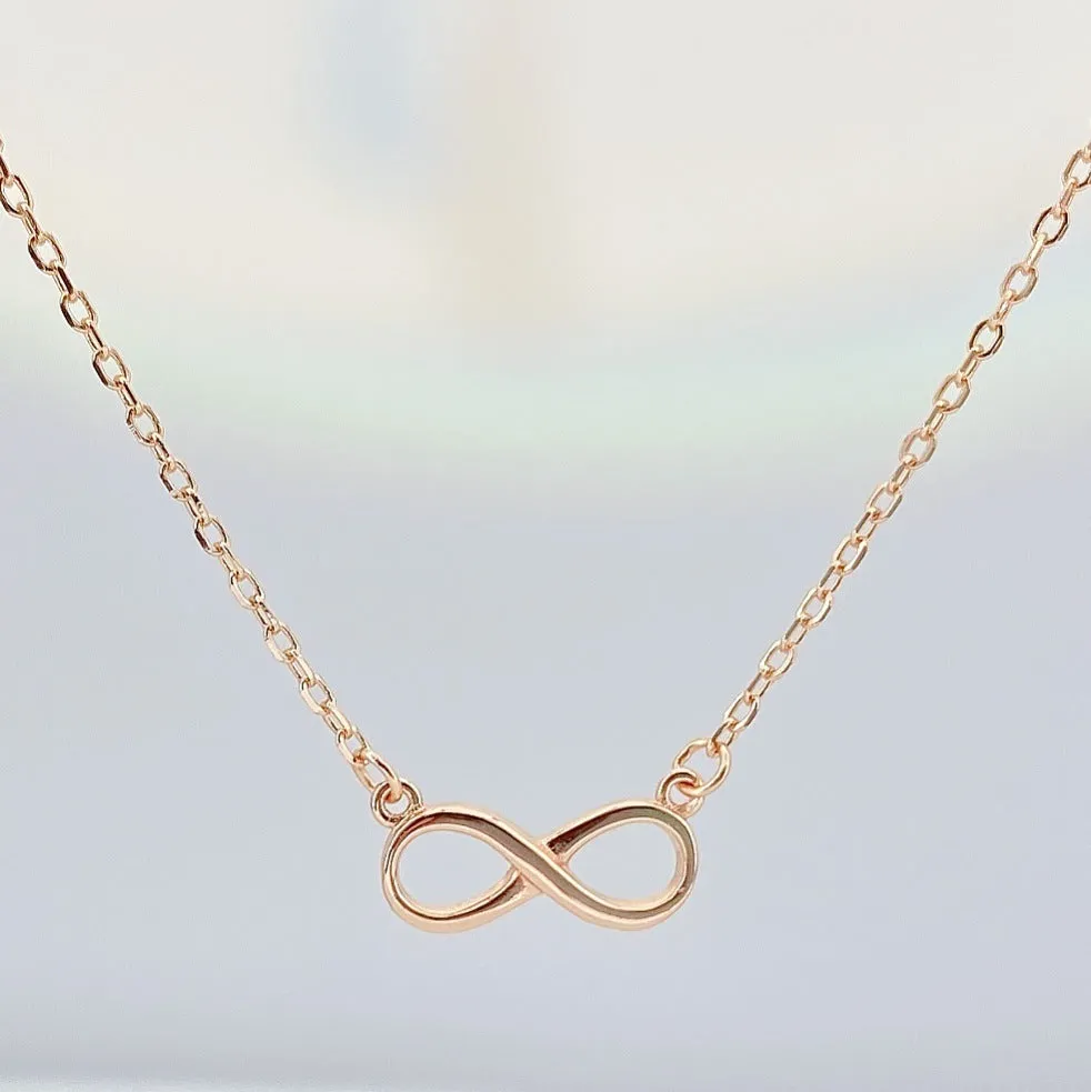 925 silver through-the-body pendant necklace with adjustable chain in platinum finish on collarbone