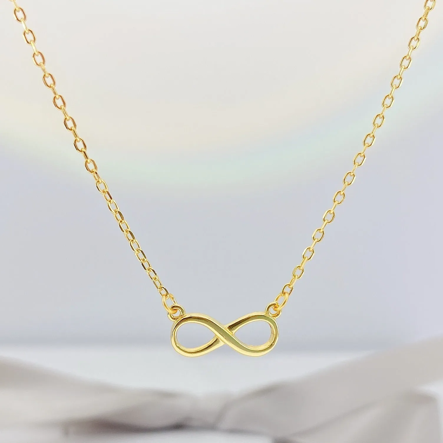 925 silver through-the-body pendant necklace with adjustable chain in platinum finish on collarbone