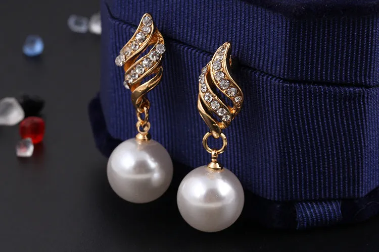 Pearl stud necklace set with mother-of-pearl pendant on water wave chain in gold finish