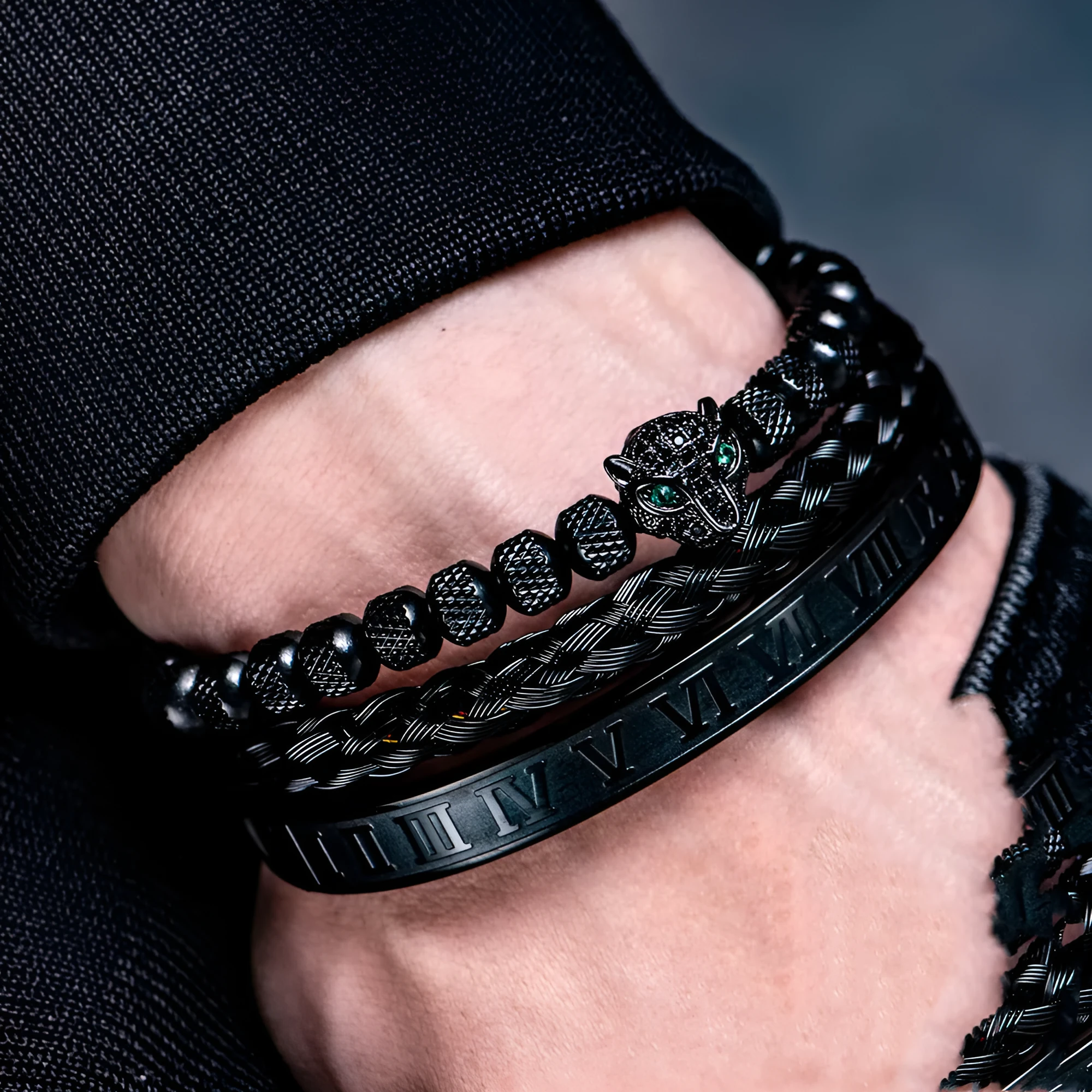Titanium steel leopard head mesh bracelet with pineapple pearl Roman detailing, unisex simple style, black diamond colour