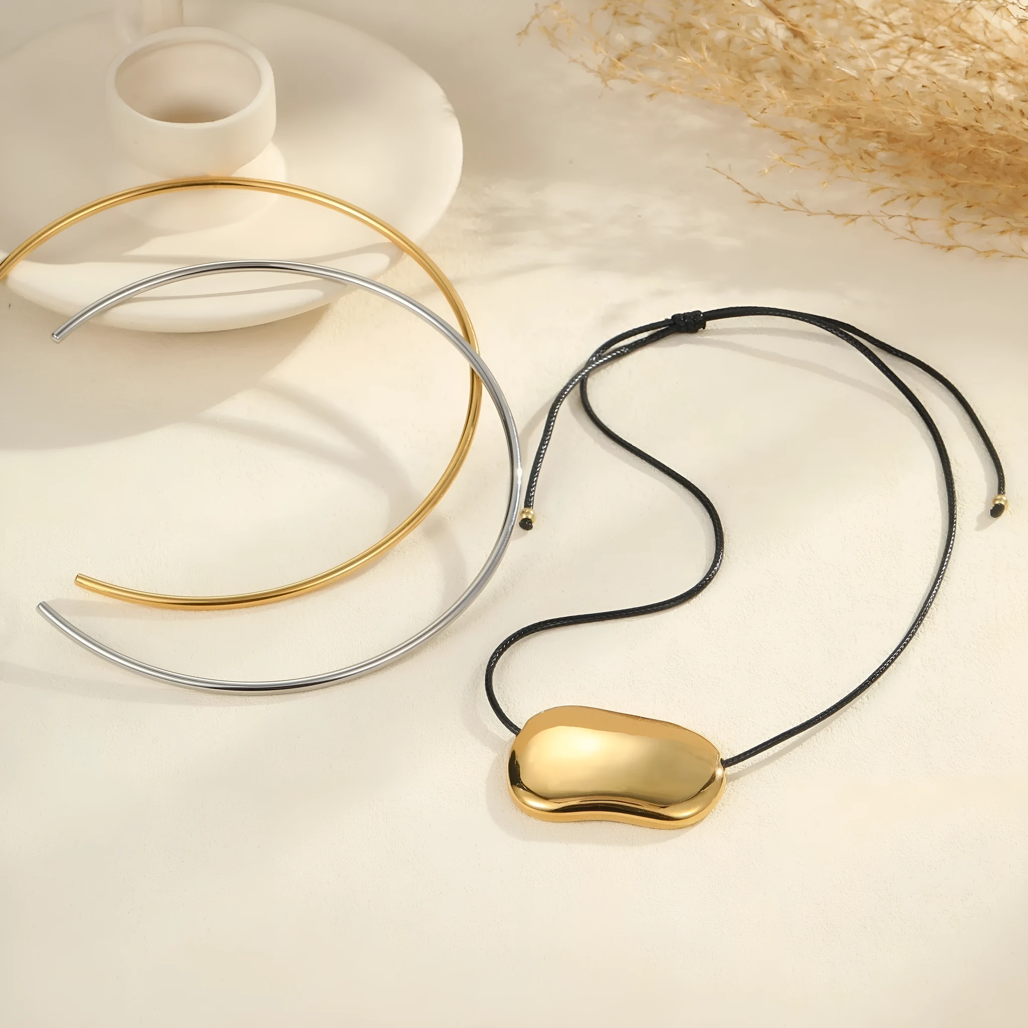 Titanium steel necklace with irregular geometric pendant on adjustable 41-50cm chain
