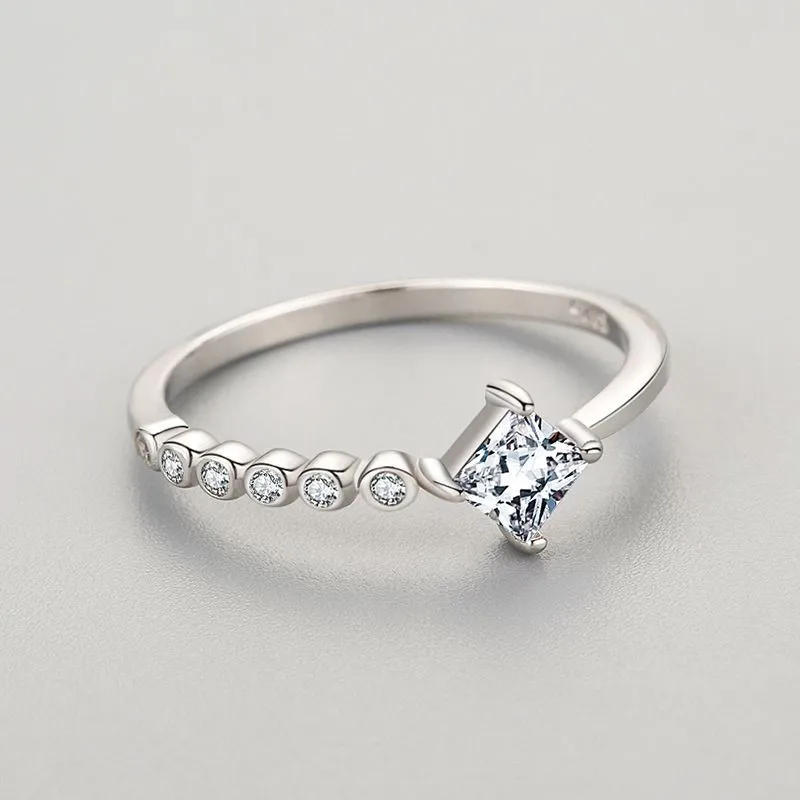 Sterling silver geometric ring with gold-plated inlaid gems, adjustable US sizes 5-9, silver colour