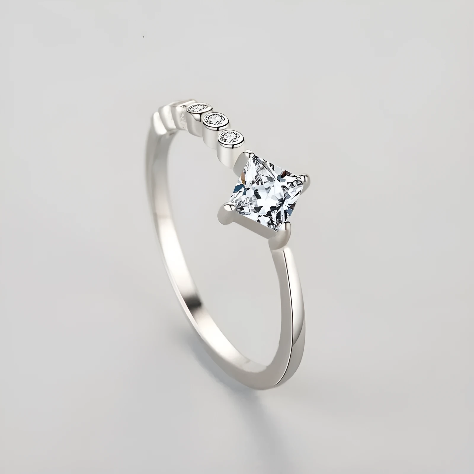 Sterling silver geometric ring with gold-plated inlaid gems, adjustable US sizes 5-9, silver colour