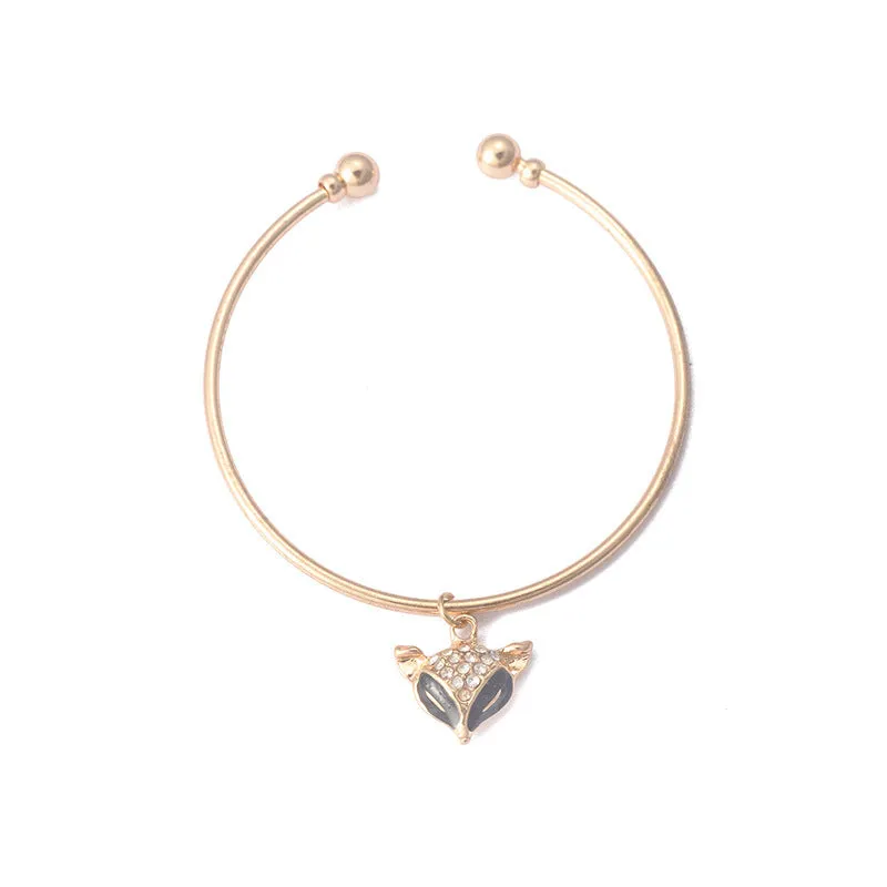 Vintage gold alloy bowknot bracelet with diamond processing 6.2cm diameter