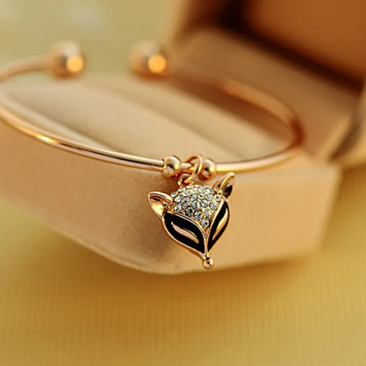 Vintage gold alloy bowknot bracelet with diamond processing 6.2cm diameter