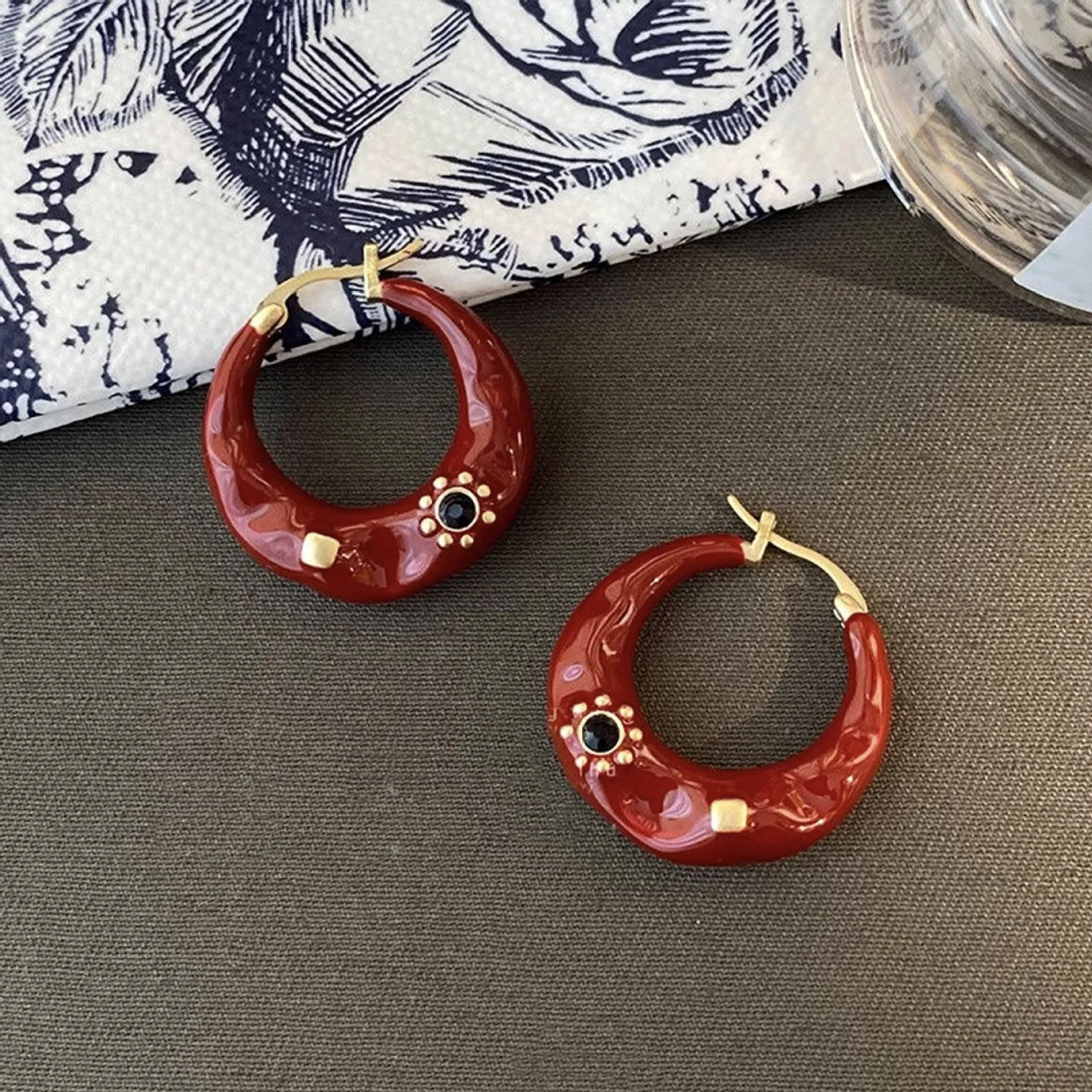Hong Kong style retro ear studs with rhinestone inlay and dripping oil texture in black and red colours