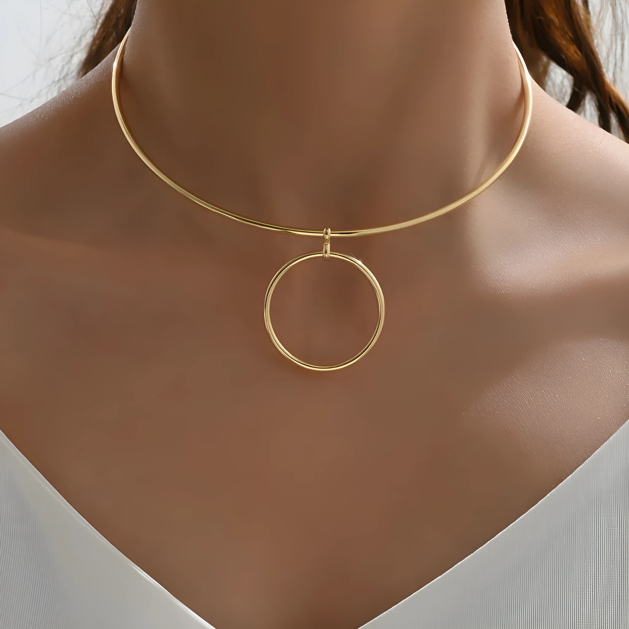 Gold metal geometric round pendant choker necklace on women link chain copper base