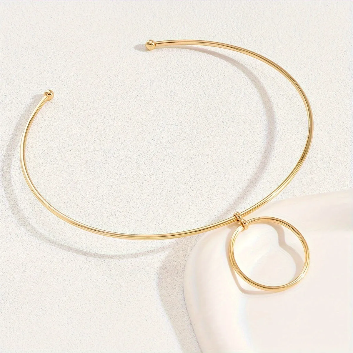 Gold metal geometric round pendant choker necklace on women link chain copper base
