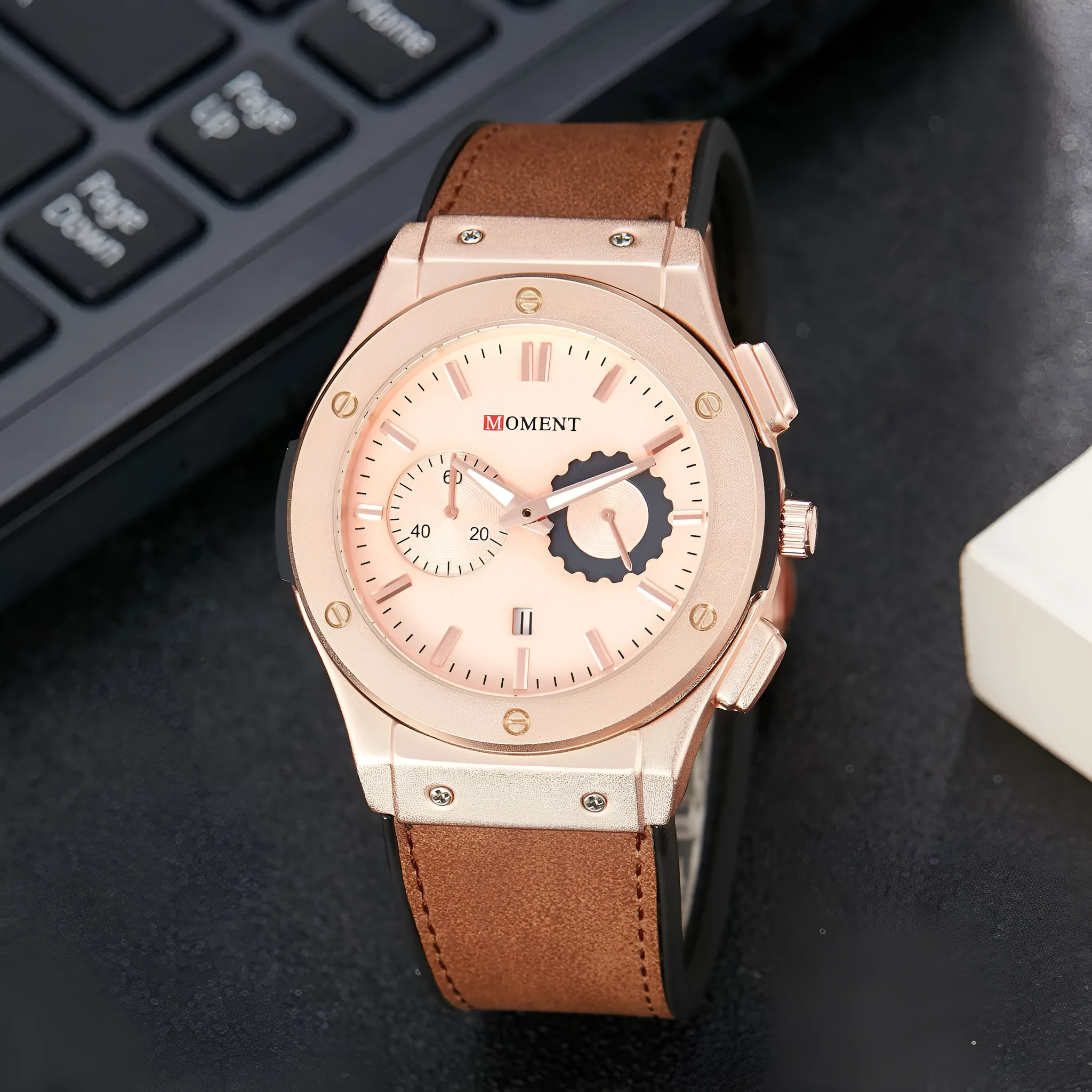 Sports calendar quartz watch with 40mm dial, 11mm thickness, 50m water resistance, stainless steel buckle, black dial