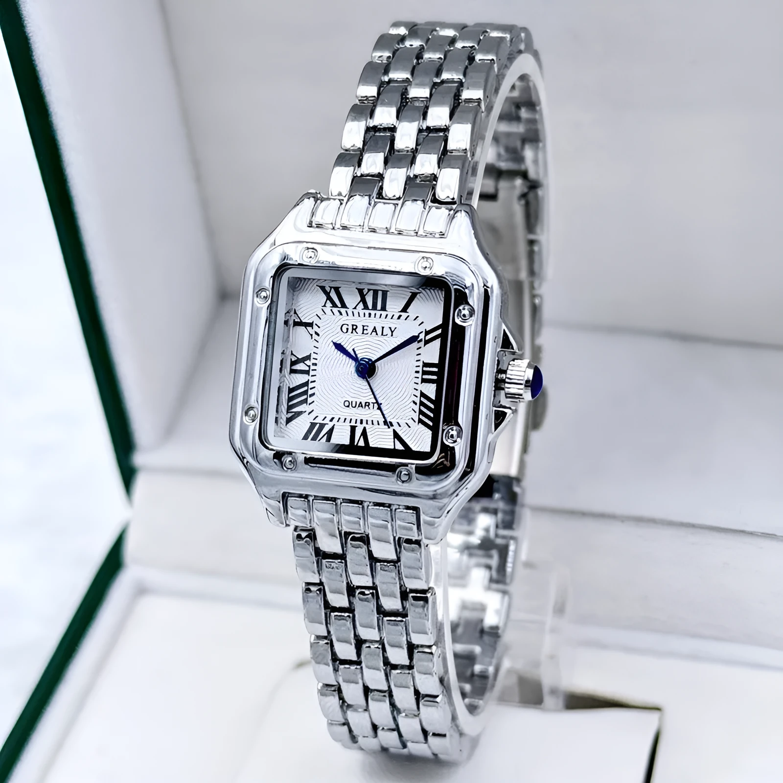 Waterproof women's square watch with alloy band and mineral glass mirror, gold white colour