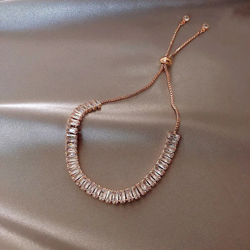 Women's zircon flower bracelet in titanium steel with gold adjustable waist and geometric design
