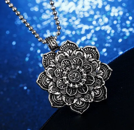 Alloy mandala amulet necklace with two styles, 4.2cm by 3.6cm pendant on 60cm silver chain