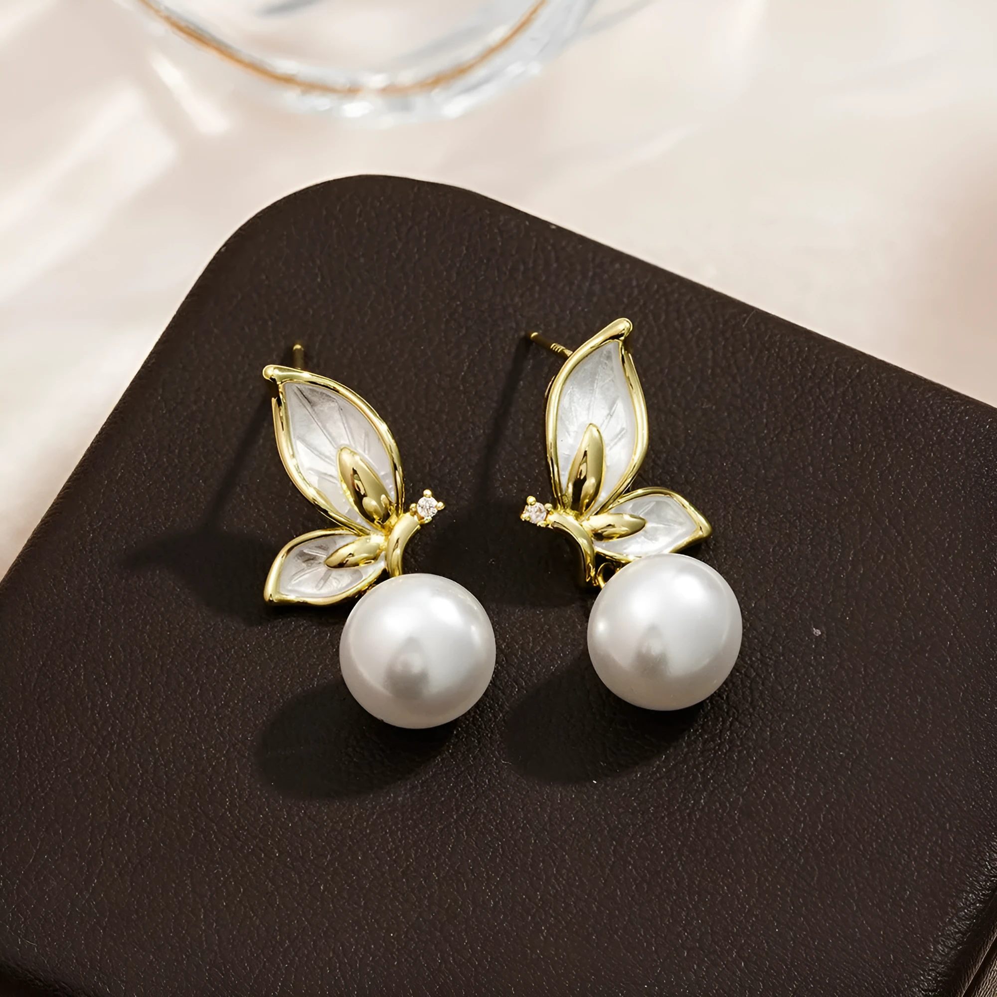 Zircon painting oil butterfly earrings for women with copper construction and electroplated colour finish