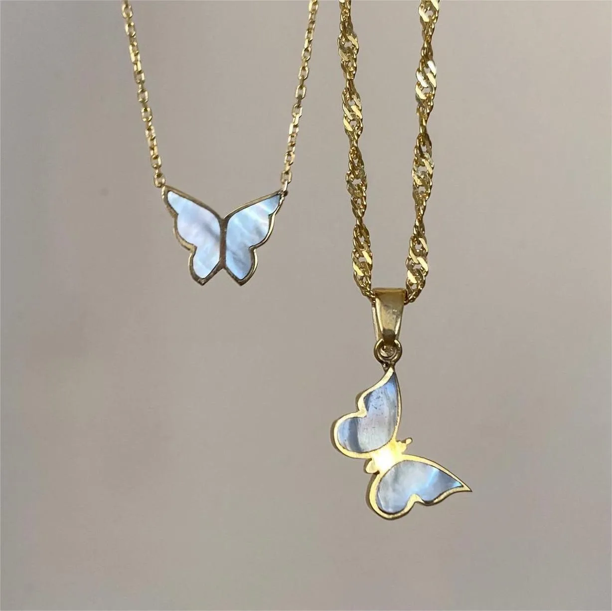 Electroplated 18K gold butterfly clavicle chain necklace for women with titanium steel chain and abalone shell pendant