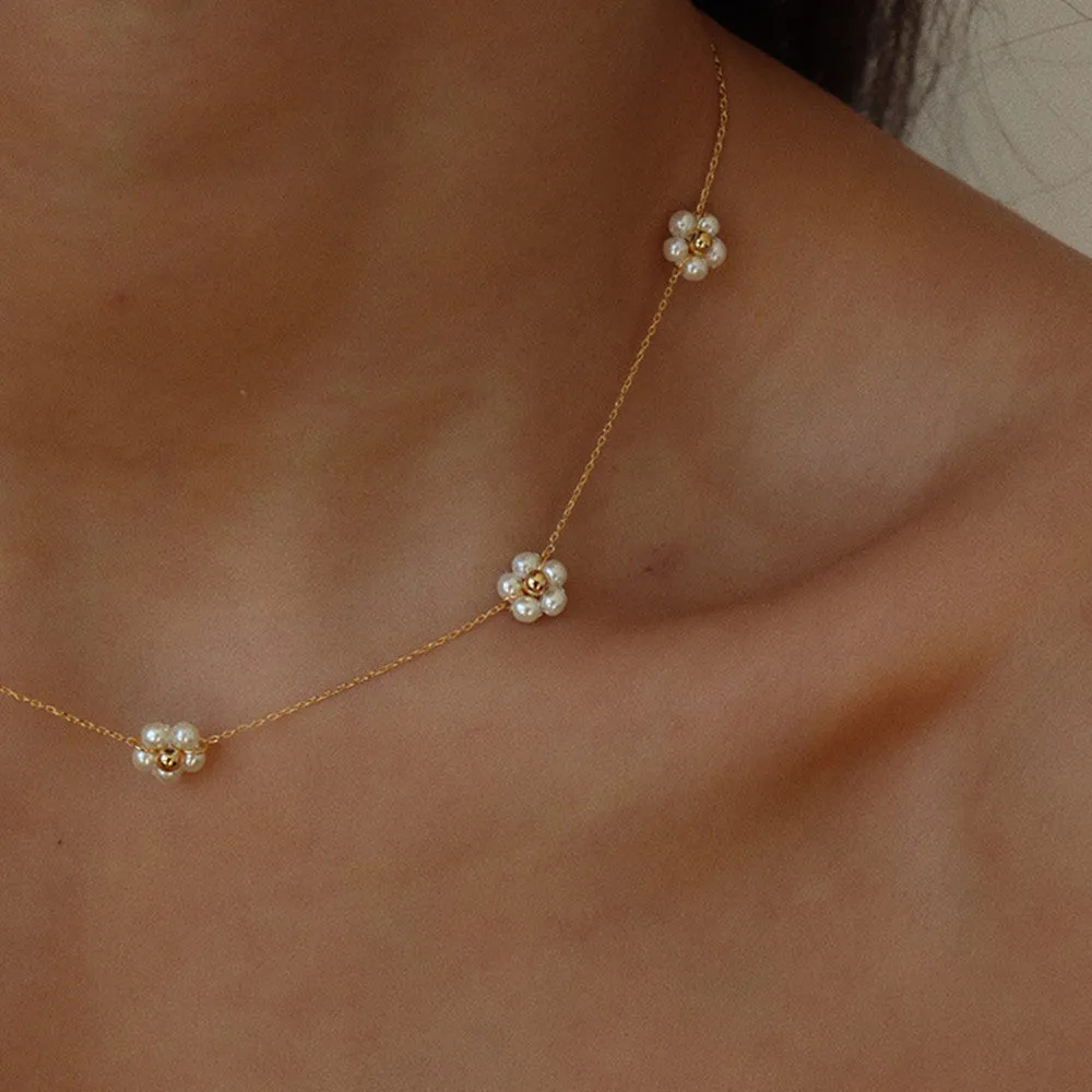 Simple pearl flower necklace on alloy chain, gold colour, 40+5cm length, adjustable circumference