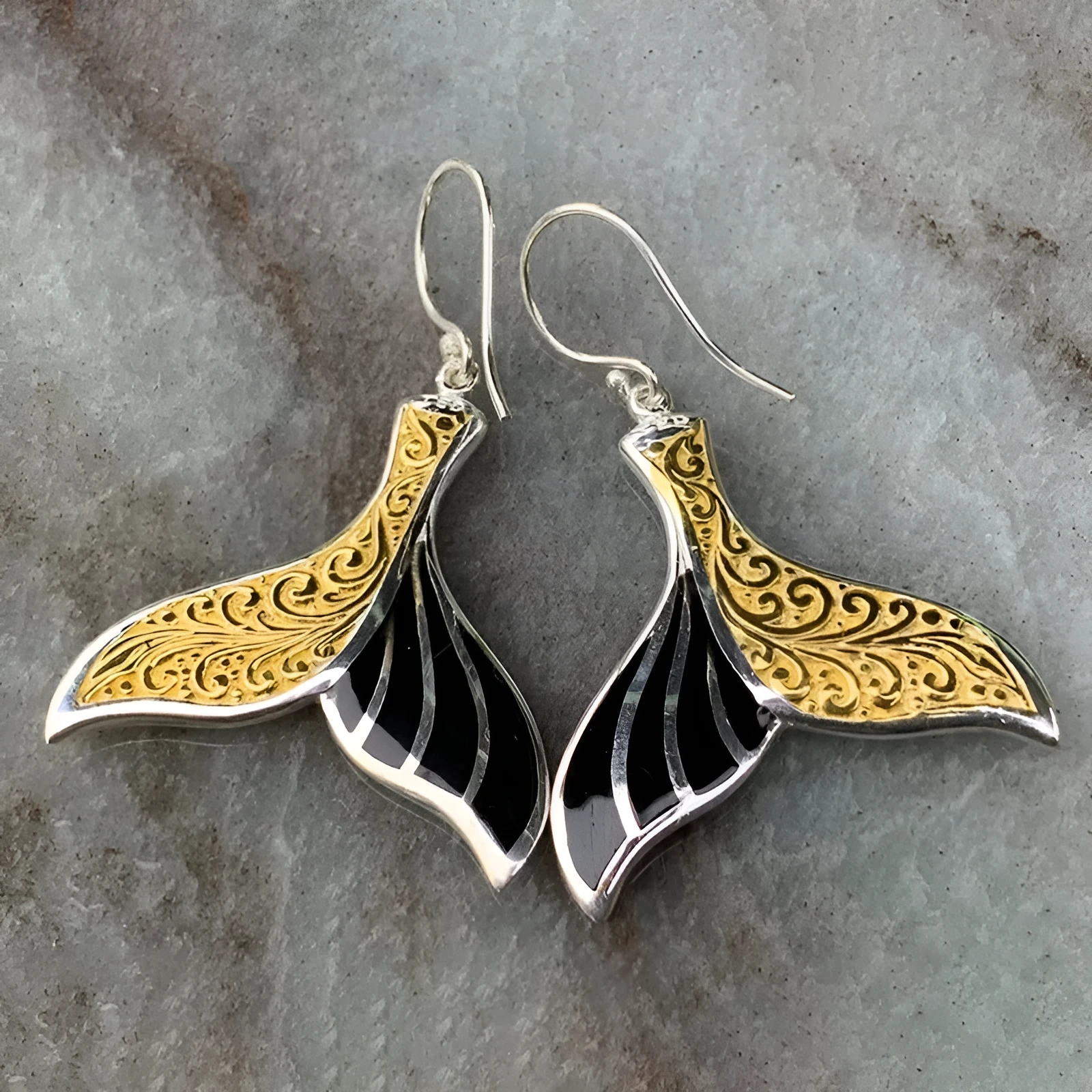 Women's retro fishtail earrings with whale design elements in white gold colour