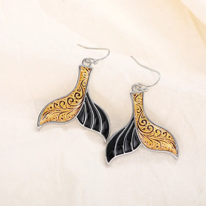 Women's retro fishtail earrings with whale design elements in white gold colour