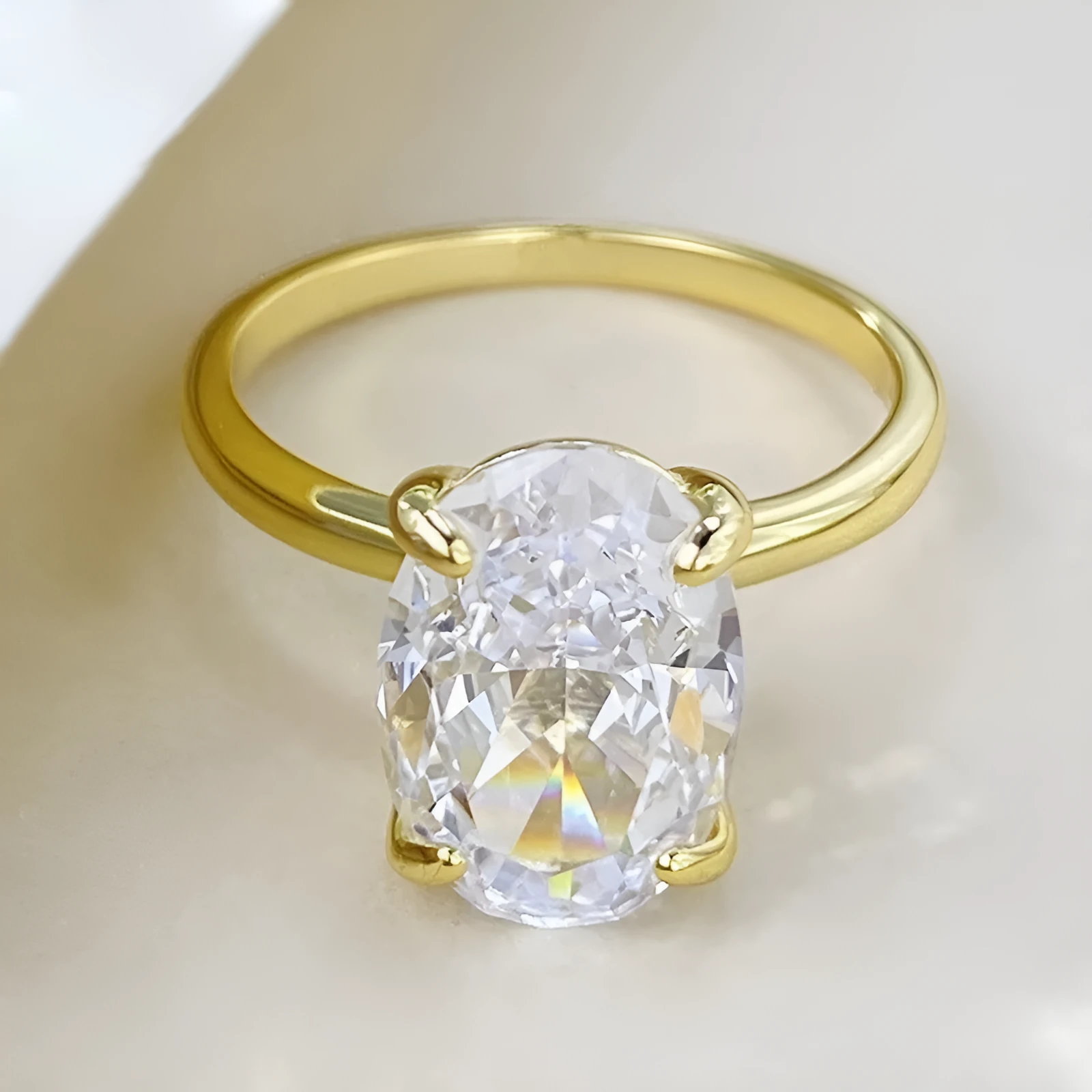 Women's oval ring with four-claw setting in gold or silver colour, 6x9mm gemstone