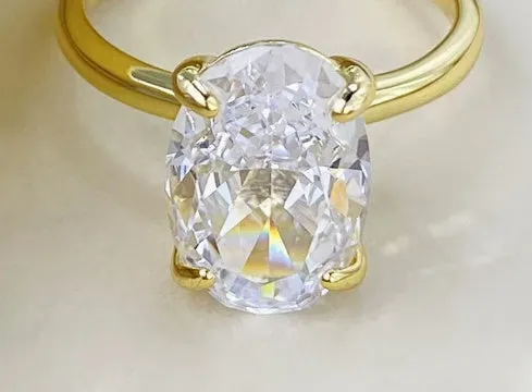 Women's oval ring with four-claw setting in gold or silver colour, 6x9mm gemstone