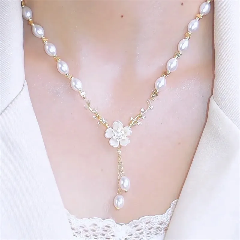 Alloy pearl flower necklace with chain design and floral decorative elements