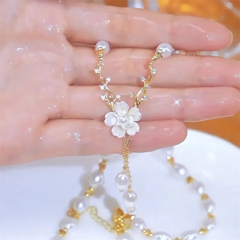 Alloy pearl flower necklace with chain design and floral decorative elements
