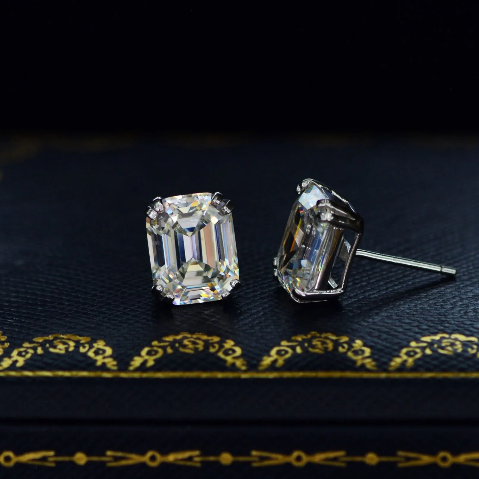 925 silver plated geometric quadrilateral earrings for women with 8x10mm main stone in white G colour