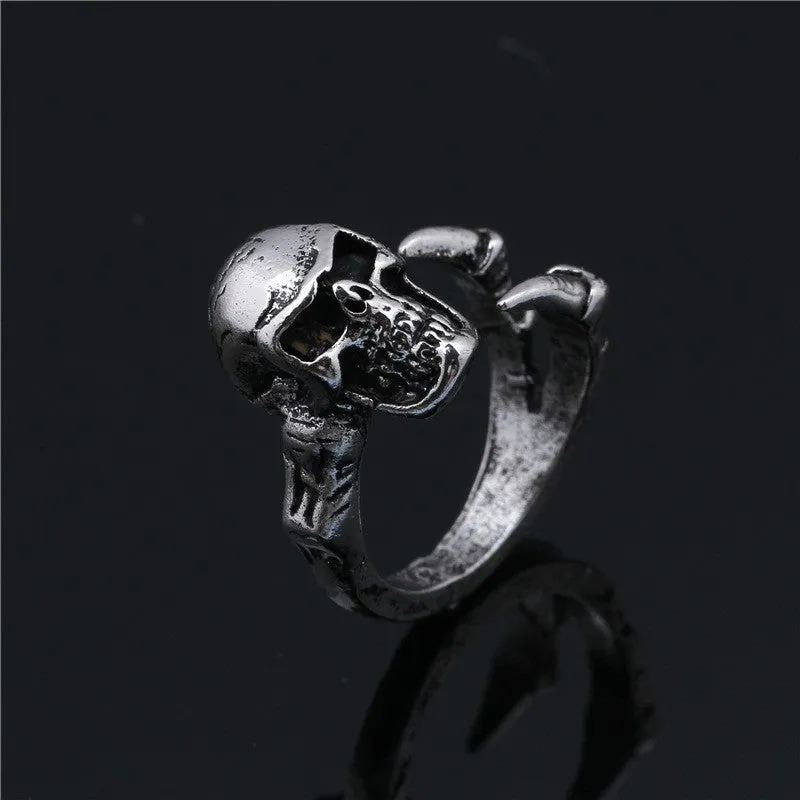 Adjustable paw ring in electroplated metal on index finger, dragon motif, unisex fashion jewelry