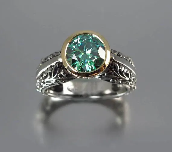 Women's gold-plated flower-shaped ring with green silver vintage gemstone.