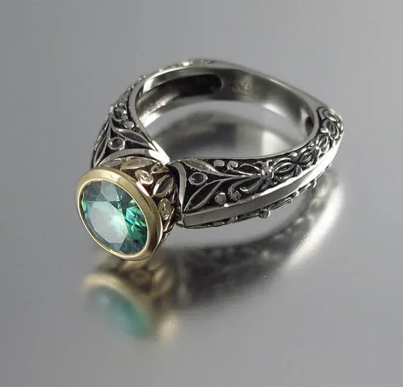 Women's gold-plated flower-shaped ring with green silver vintage gemstone.