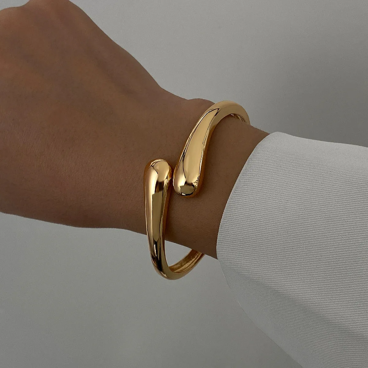 Women's exaggerated metal glossy surface bracelet alloy electroplated finish six colour options