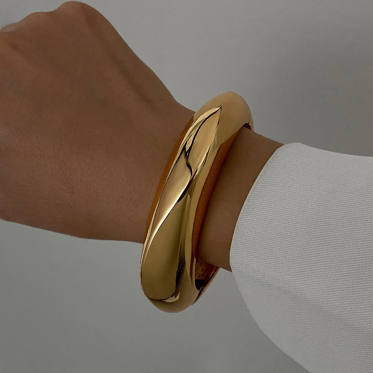 Women's exaggerated metal glossy surface bracelet alloy electroplated finish six colour options