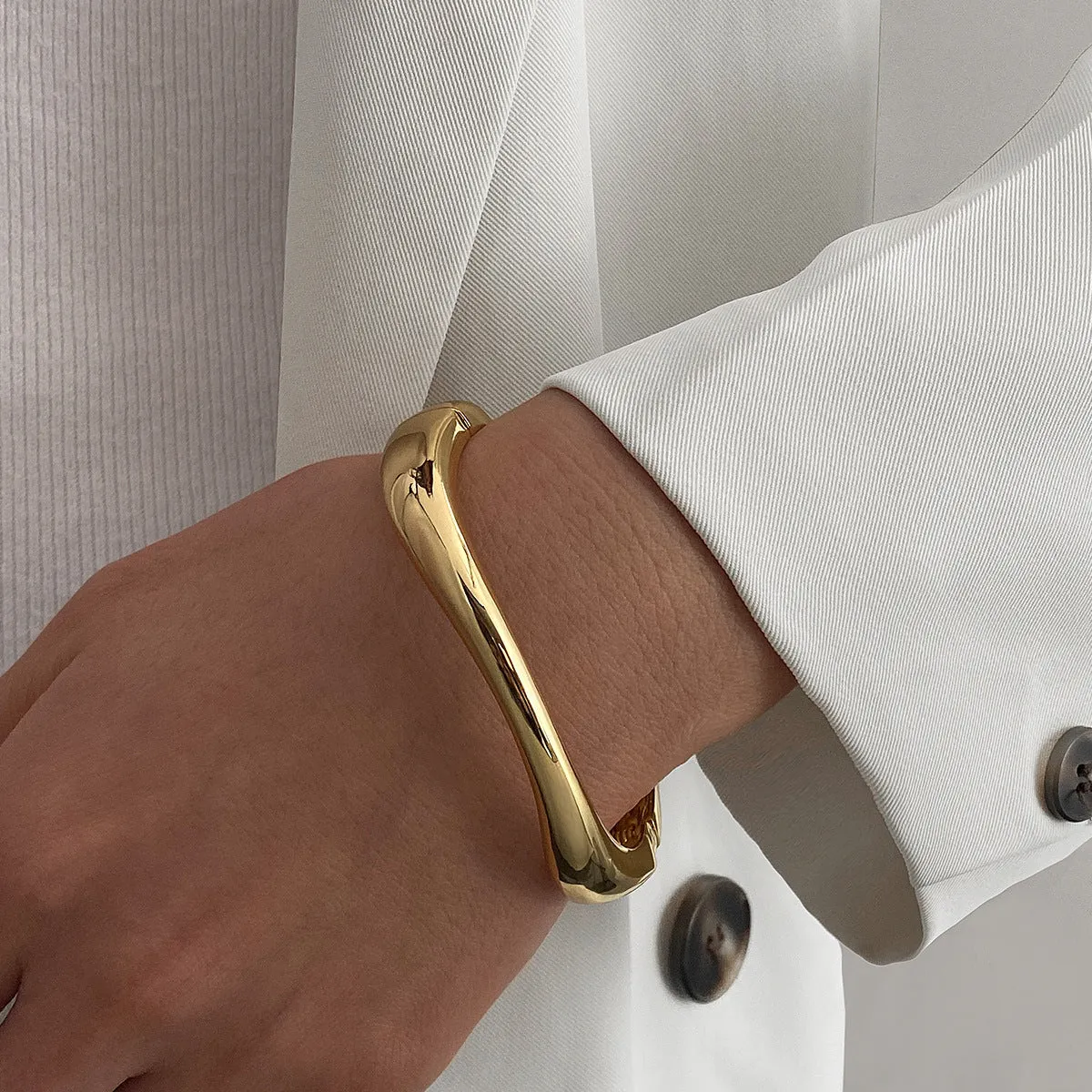 Women's exaggerated metal glossy surface bracelet alloy electroplated finish six colour options