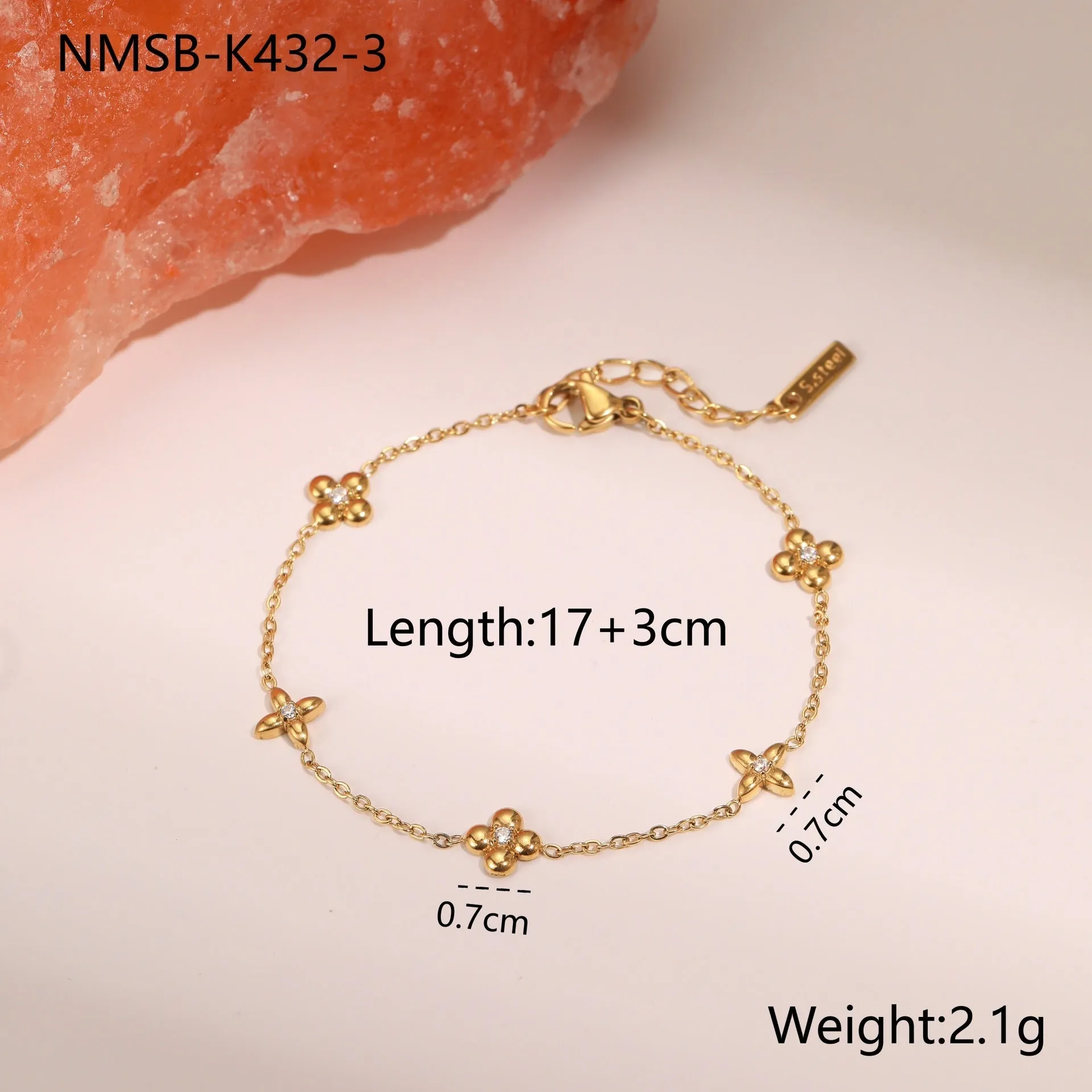 Women's gold-plated stainless steel bracelet with star-shaped zircon pendant