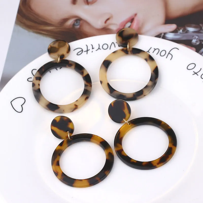 Acrylic acetate plate leopard earring in coffee colour with metal drop design