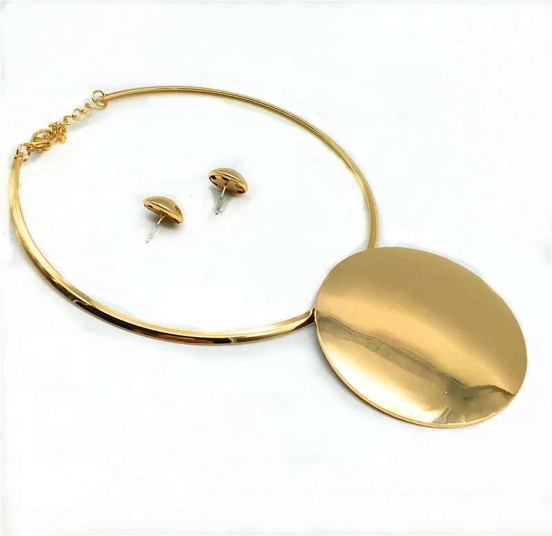 Gold alloy bead pendant necklace set on display with exaggerated design
