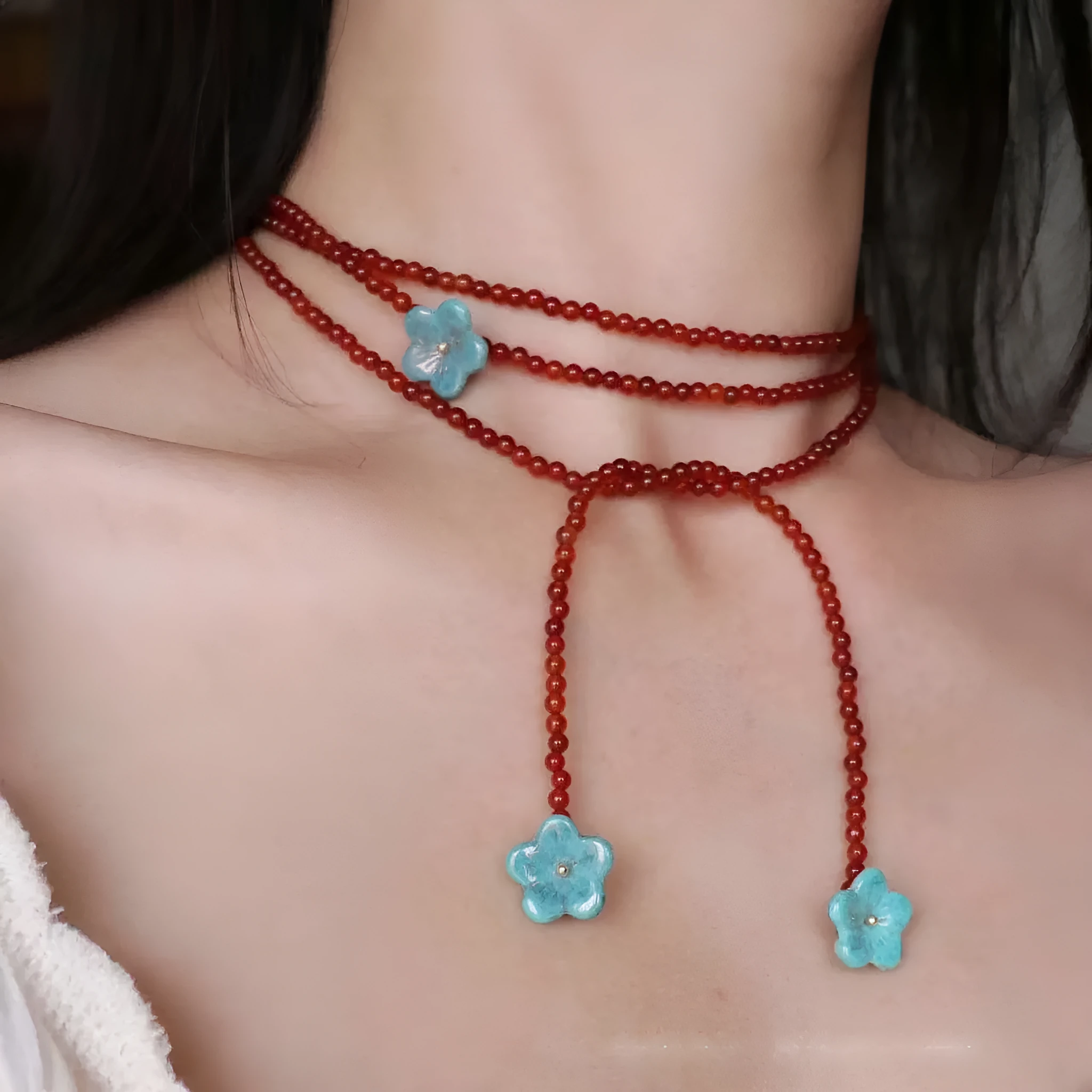 Red agate and acrylic geometric beaded necklace on a woman, adjustable chain 31-40cm