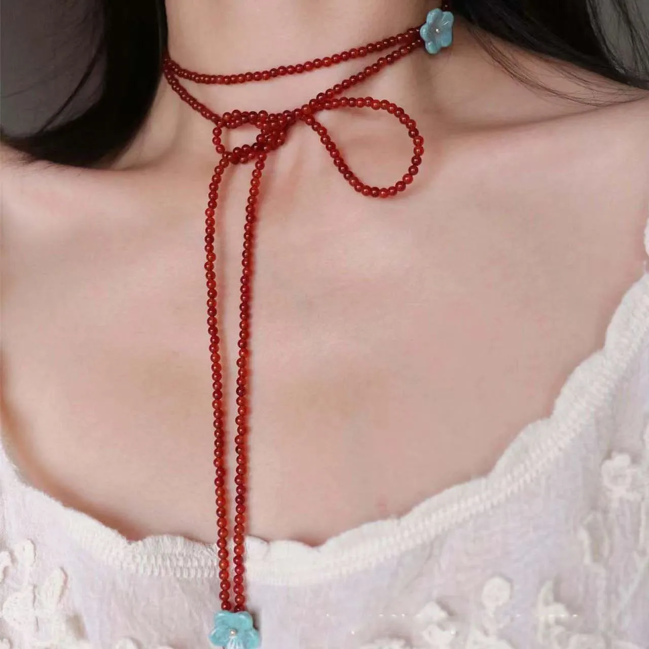 Red agate and acrylic geometric beaded necklace on a woman, adjustable chain 31-40cm