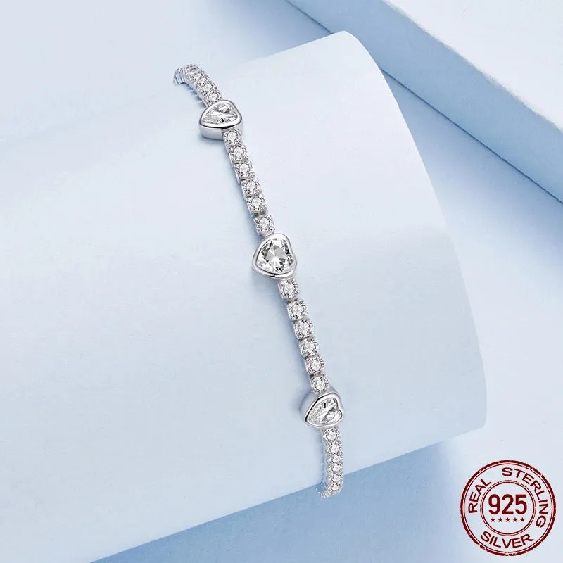 S925 sterling silver bracelet with heart-shaped clear zircon centrepiece on light background