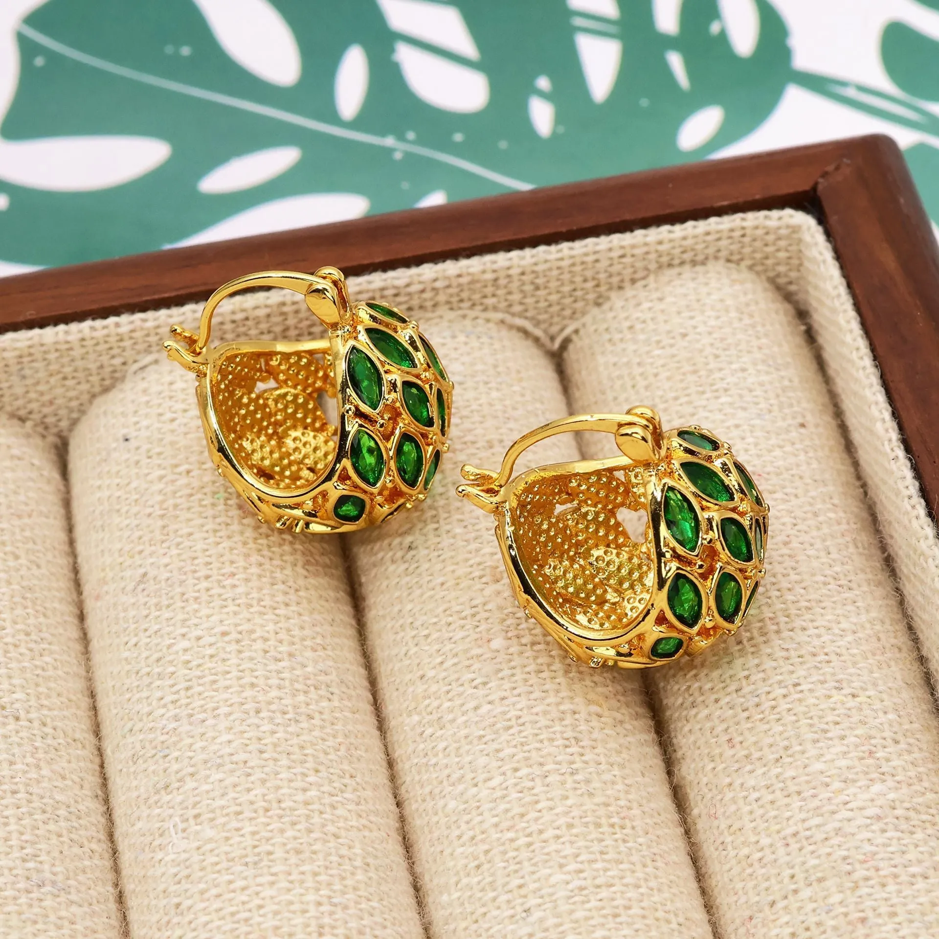 Gold copper earrings with green zircon cabochon in circular fruit shape, vintage style