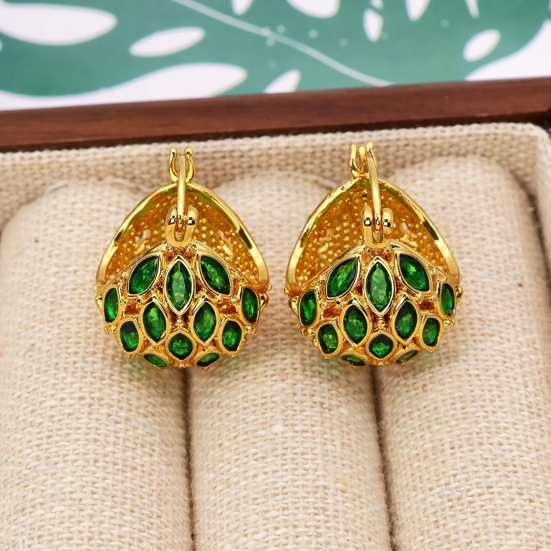 Gold copper earrings with green zircon cabochon in circular fruit shape, vintage style