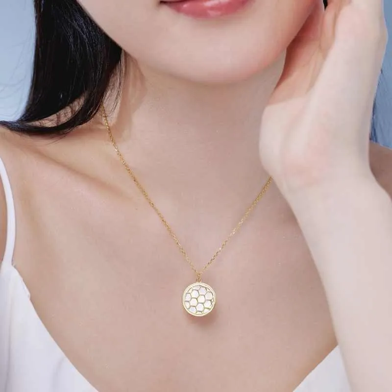 White shell honeycomb pendant on gold electroplated sterling silver 925 clavicle chain necklace for women